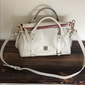 🌸Dooney and Bourke Small Satchel🌸